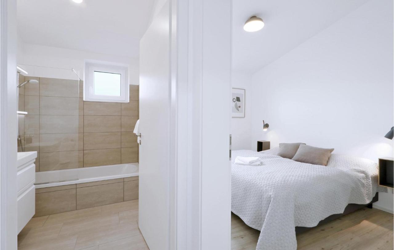 Lovely Home In Lembruch-Duemmer See With Sauna מראה חיצוני תמונה