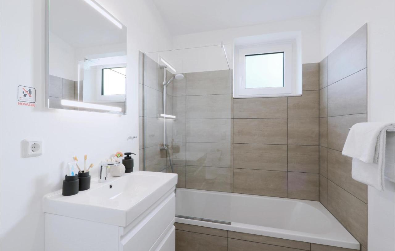 Lovely Home In Lembruch-Duemmer See With Sauna מראה חיצוני תמונה